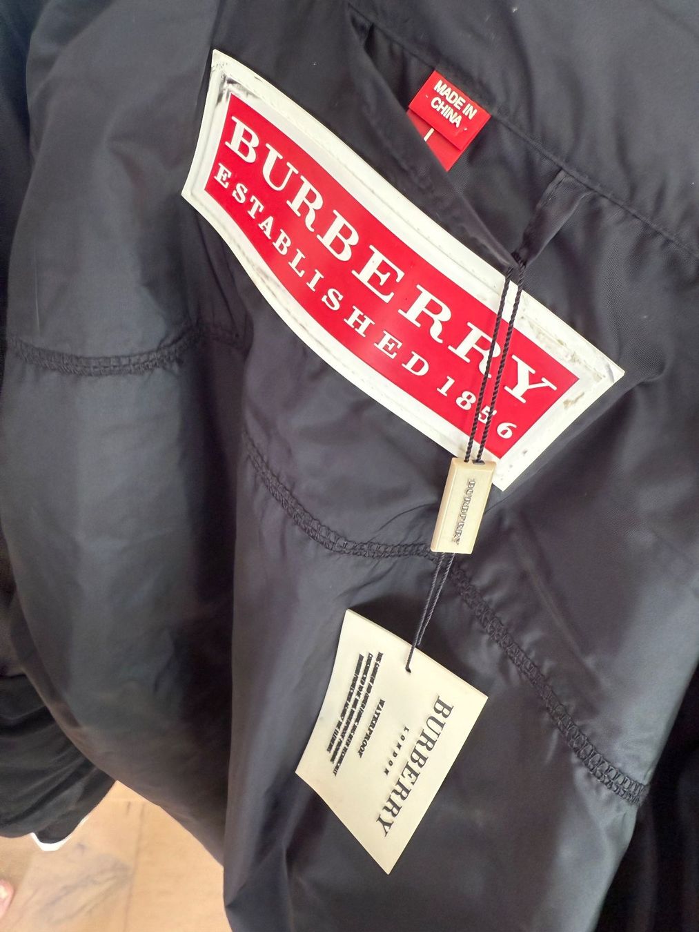 Burberry Giacche: Burberry Parka (original) – Nuovo (secondo la descrizione) da Richterswil venduto da KAYLEIGH_77 7