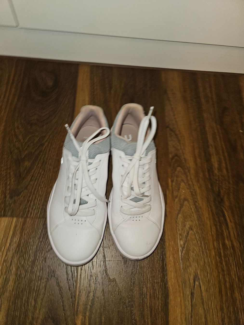 On Chaussures femmes: On Roger Federer weiss Damen Grösse 40 gebraucht – D'occasion à Oberrieden par Chantal_01 1