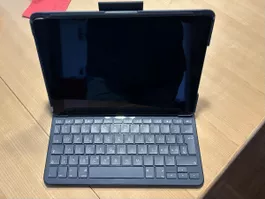 Logitech Slim Folio und IPad 6. Generation zusammen