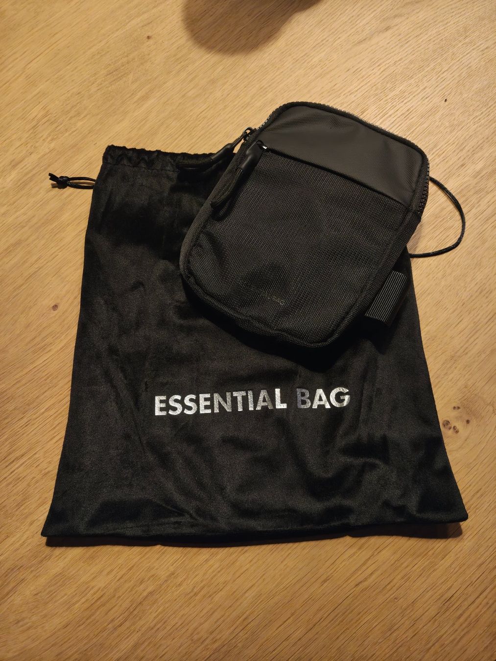 Borse: Essential Bag Sling Bag 2.0 - Schwarz – Nuovo e nell'imballaggio originale da Oftringen venduto da RetroMister