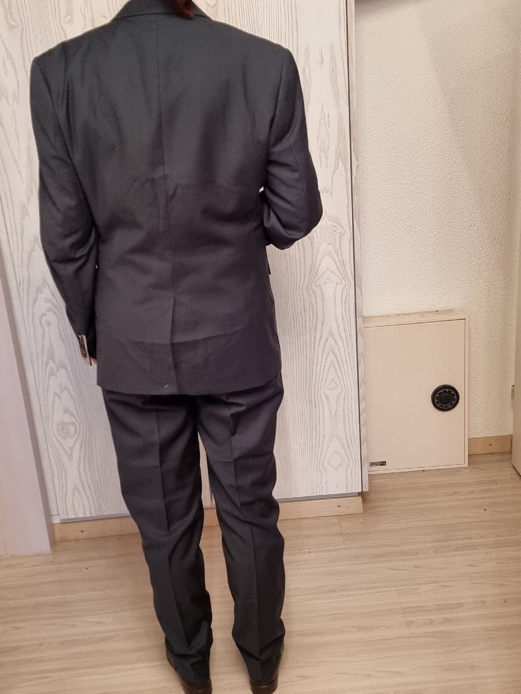 Anzüge: Herren Anzug mit Gilet – Neu und originalverpackt aus Uetendorf von .Eidgenosse. 2