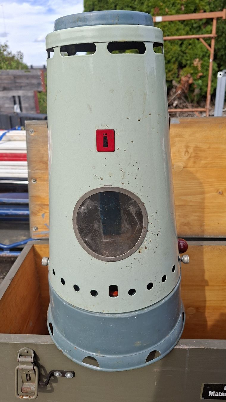 Radiateurs: Armee Heizmaterial in Kiste – D'occasion à Hirschthal par fhd_7zvv 1