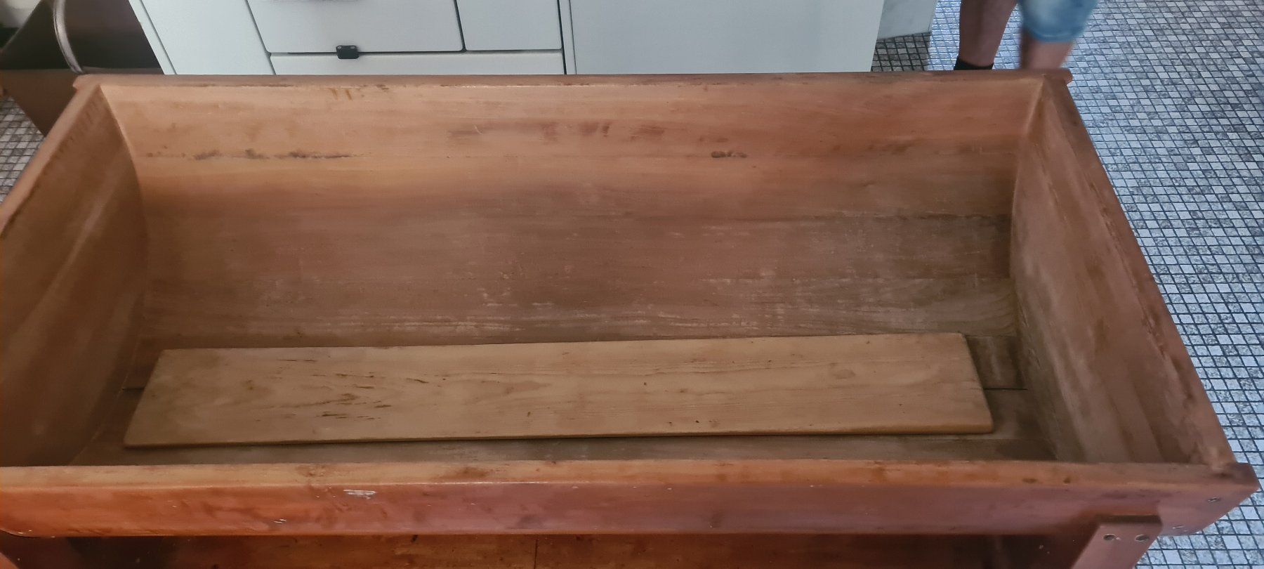 Tavoli: Backmulde antik – Usato da Dintikon venduto da Wieipi 2