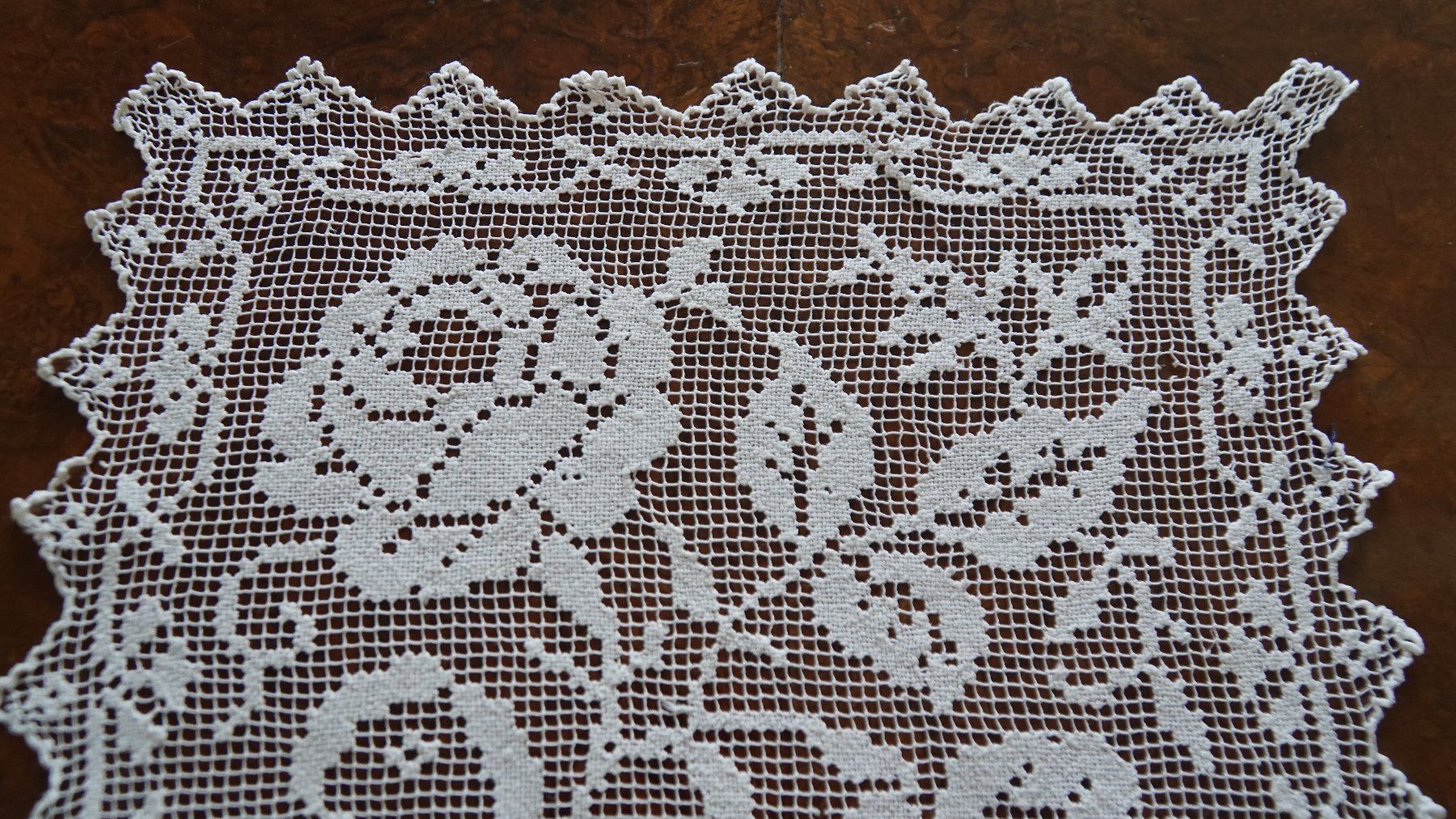 Altra biancheria da tavola: Deckeli Filet 25x25cm – Usato da Bern venduto da Antikbatik 4