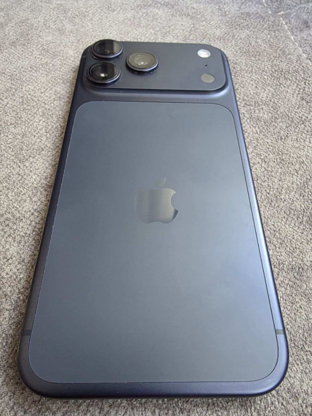 Apple Portables: iPhone 17 pro max 512 gb comme neuf – Neuf (Voir description) à La Croix-de-Rozon par Syla1983 6