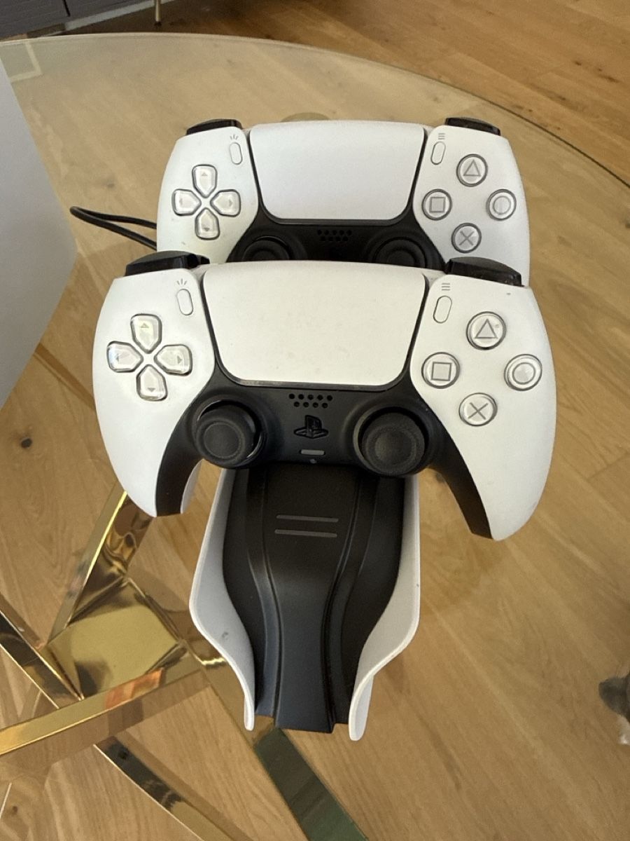 Sony Konsolen: PlayStation 5 DualSense Controller-Ladestation-Set – Neu (gemäss Beschreibung) aus Waldenburg von Gile35 2