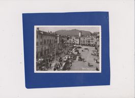 Carte postale Locarno Piazza Grande animée oldtimer