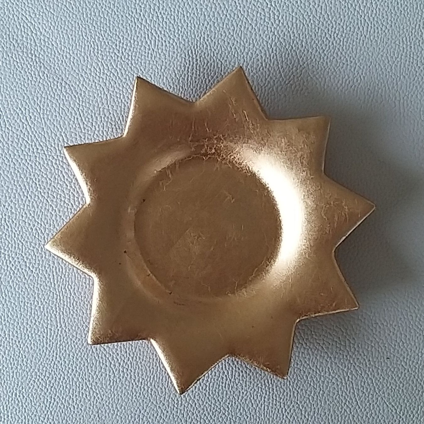 Tutte le decorazioni: Petit plat doré en forme d'étoile – Usato da Onnens VD venduto da Bleuet06 1