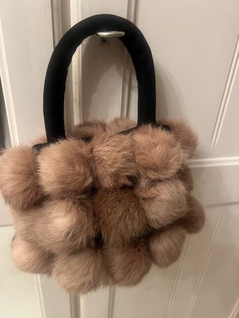 Flauschige Handtasche aus Echtfell 💕