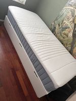 Bett Nordli + Matratze + Auflage von Ikea