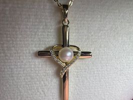 Collier croix avec perle. Idéal pour communion, baptême