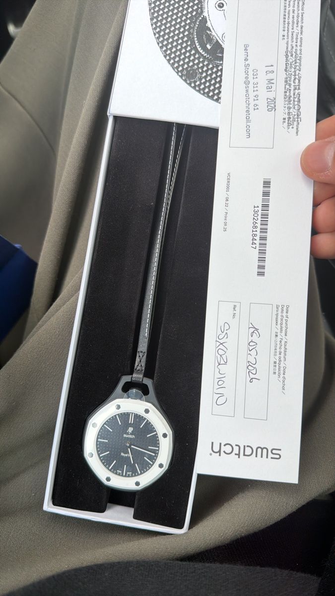 Swatch Uhren: Audemars Piguet X Swatch Ocho Negro – Neu und originalverpackt aus Yverdon-les-Bains von ioustock