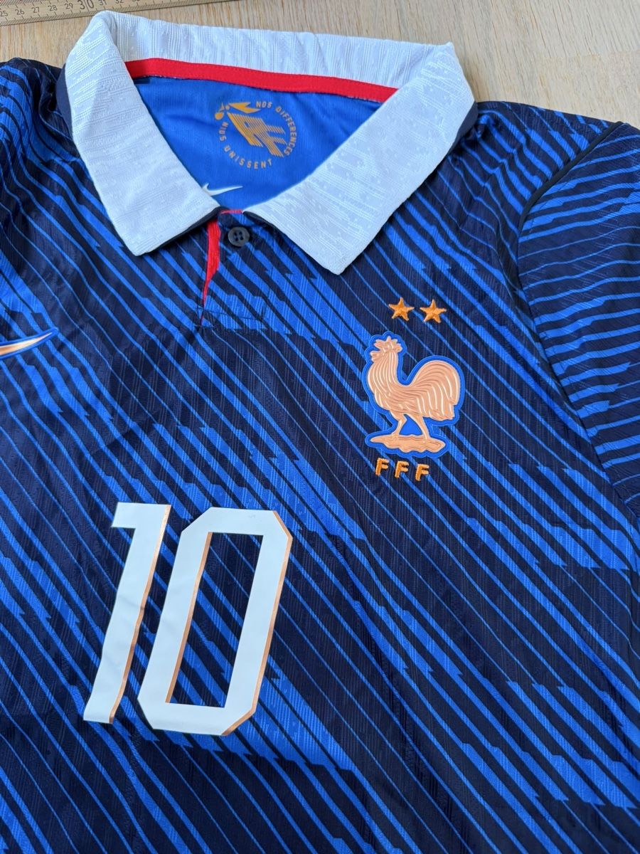 Maillots de corps & Pantalons: Mbappe Frankreich Performance Version Size L – Neuf (Voir description) à Allschwil par ale_99l7 4