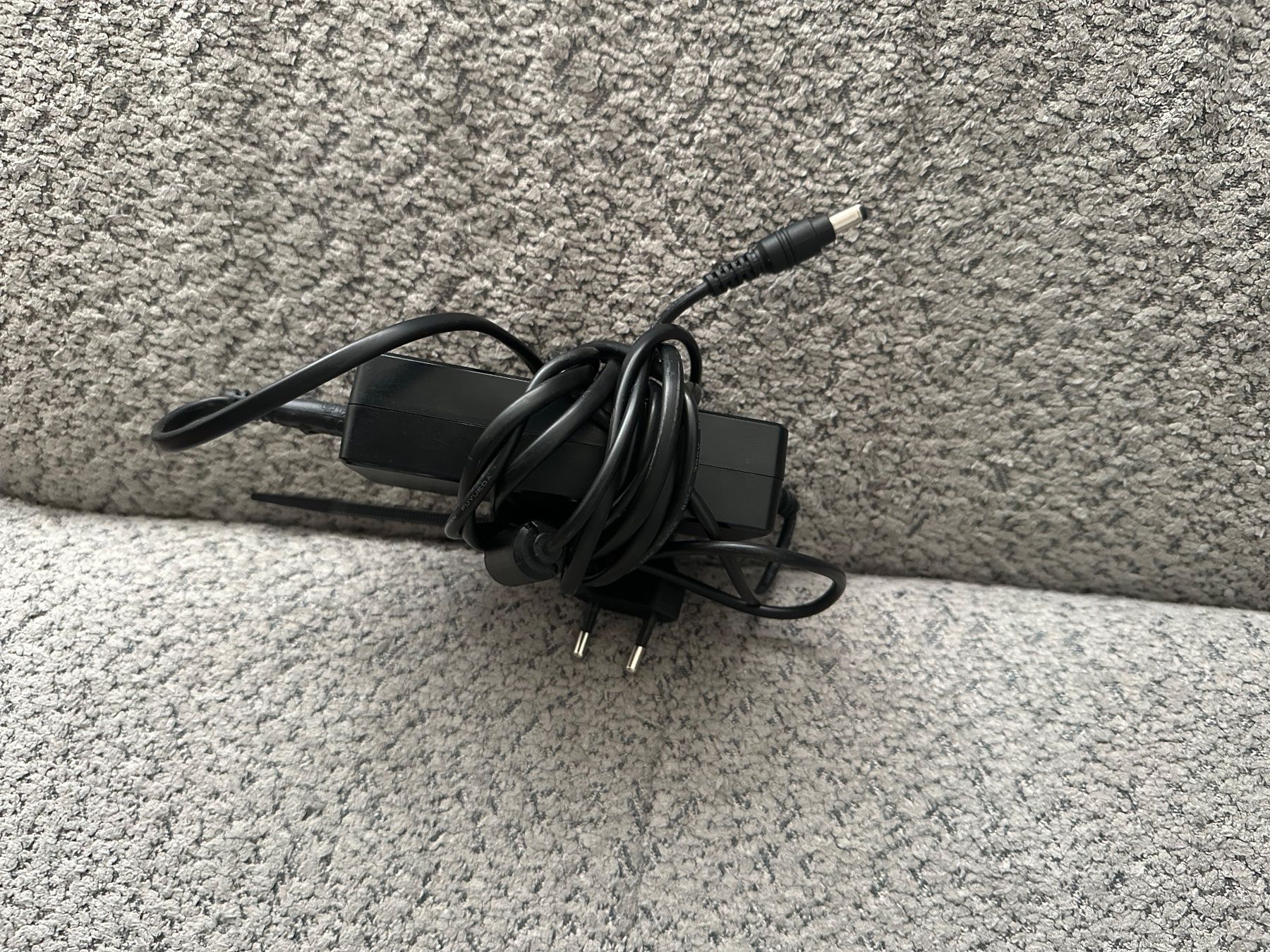 Peaq Monitor: PEAQ 24 Zoll Screen – Usato da Ostermundigen venduto da nms6670 4