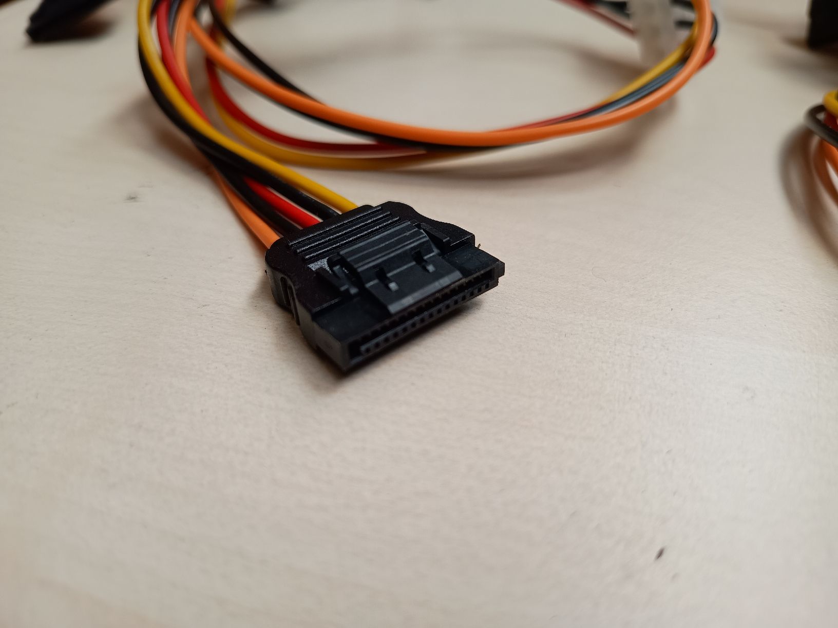 Cavi: Je 5x Kabel mit SATA und Stromanschlüssen, NEU – Nuovo (secondo la descrizione) da Döttingen venduto da Schlei 2