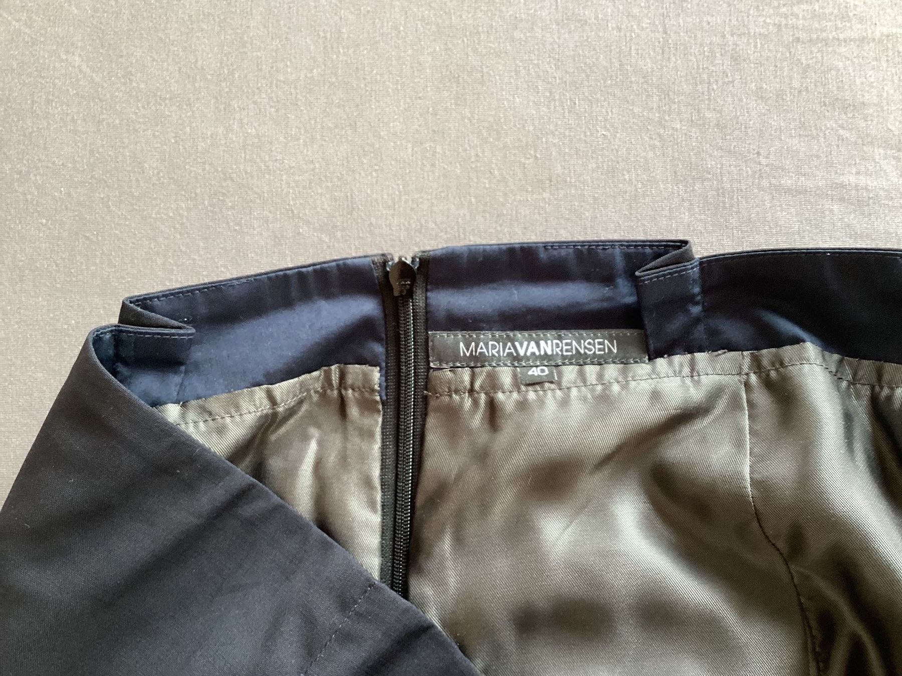Pantaloni: Bermuda 40, Maria Van Rensen – Usato da Lenzburg venduto da dbr_hf8w 2
