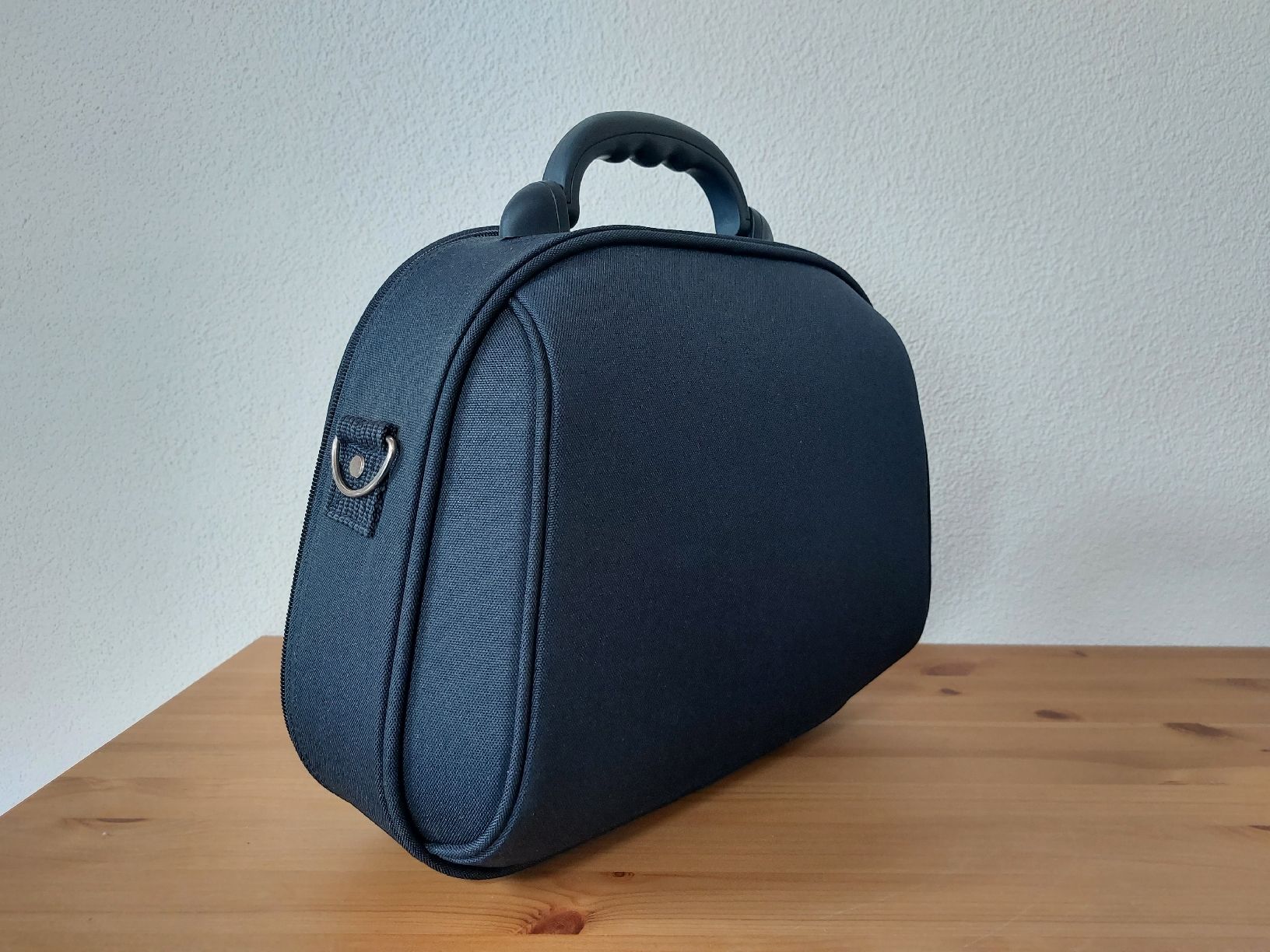 Valises de voyage: Kosmetikkoffer / Minikoffer - Neuwertig! – D'occasion à Effingen par roe_7mb7 3