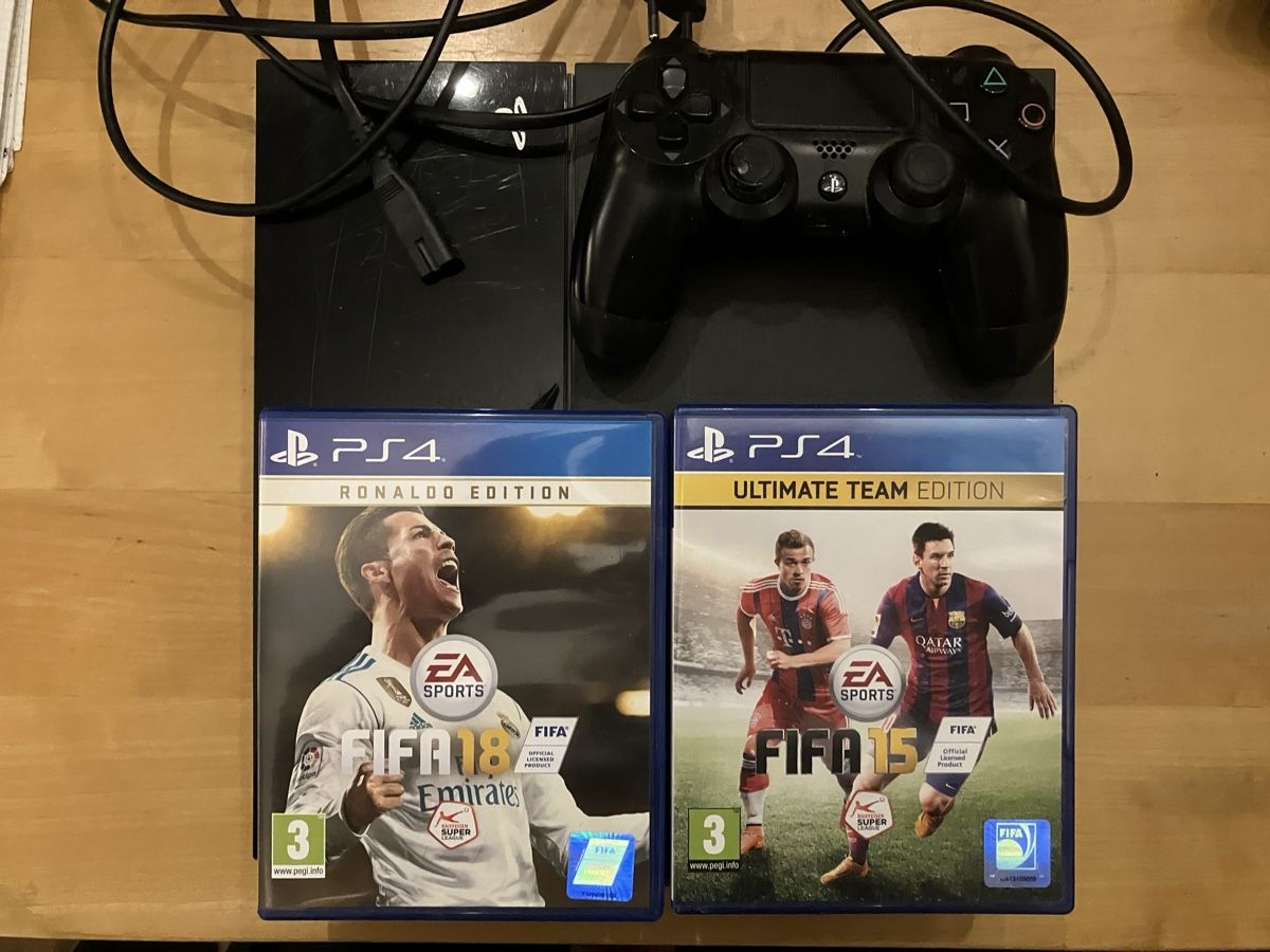 Sony Console: PS4 + 2 FIFA Games + 1 Controller 🎮 – Usato da Fehren venduto da dom_audio 3