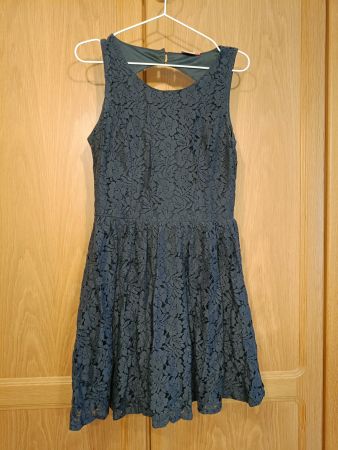 Schwarzes Kleid mit Spitze | Grösse 38 Only