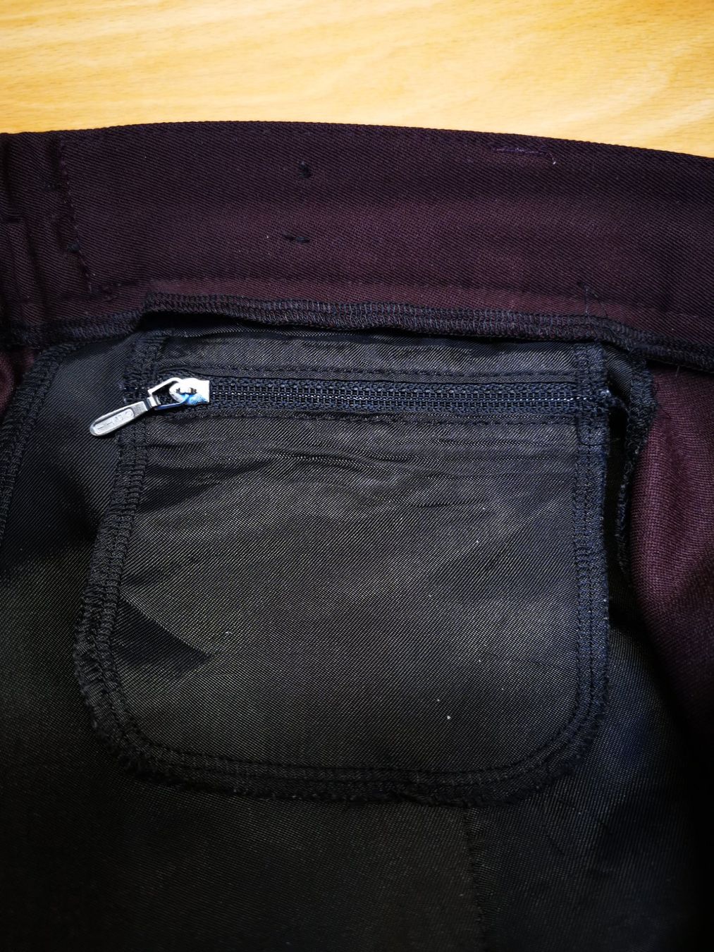 Pantaloni: Damenhose dunkel-bordeau, GARDEUR – Usato da Seuzach venduto da NaehdesignMirjam 3
