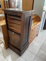 Schöner massiver Rollschrank
