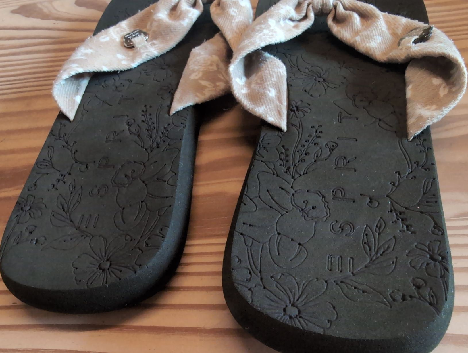 Scarpe da donna: tongs Esprit – Usato da Château-d'Oex venduto da coraynaud96 4