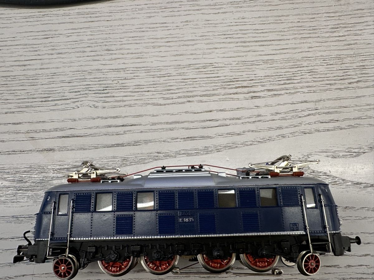 Märklin Modelleisenbahnen: Märklin 3023 DB BR E1835 – Gebraucht aus Lupsingen von New-Haven 2