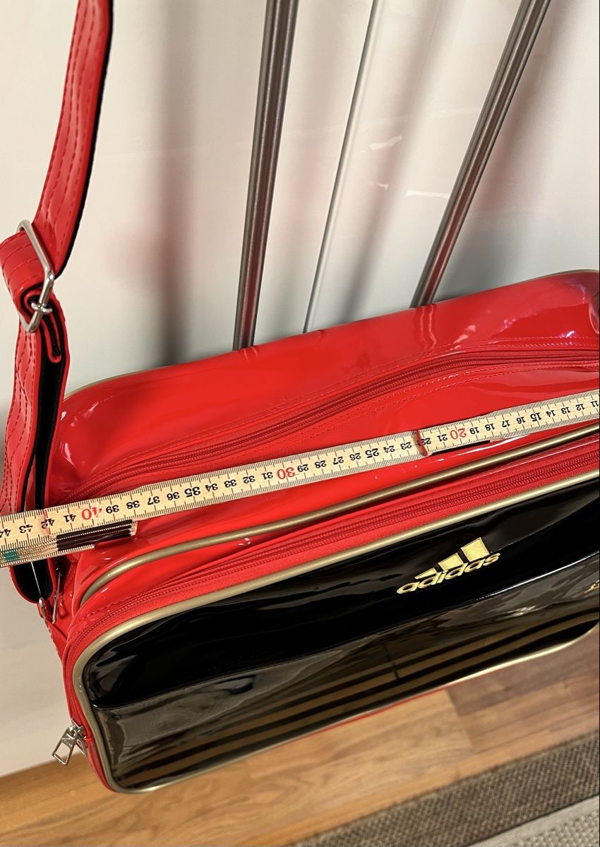 Adidas Taschen: Adidas Allzwecktasche Hochglanz  – Gebraucht aus Sevelen von Ritiplampi 3