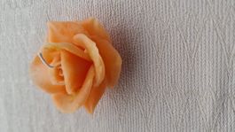 Kerze in Rosenform – dekorativ & romantisch