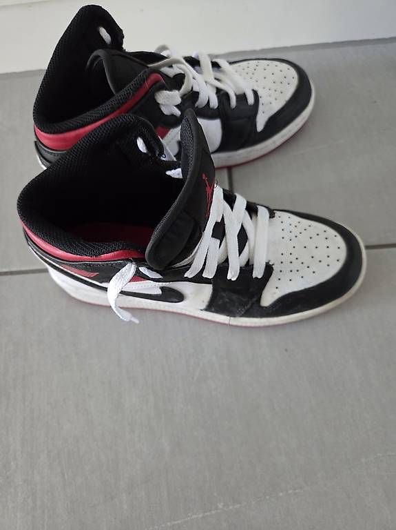 Herrenschuhe: Nike Jordans Gr. 37.5 – Gebraucht aus Wallisellen von led_dk26