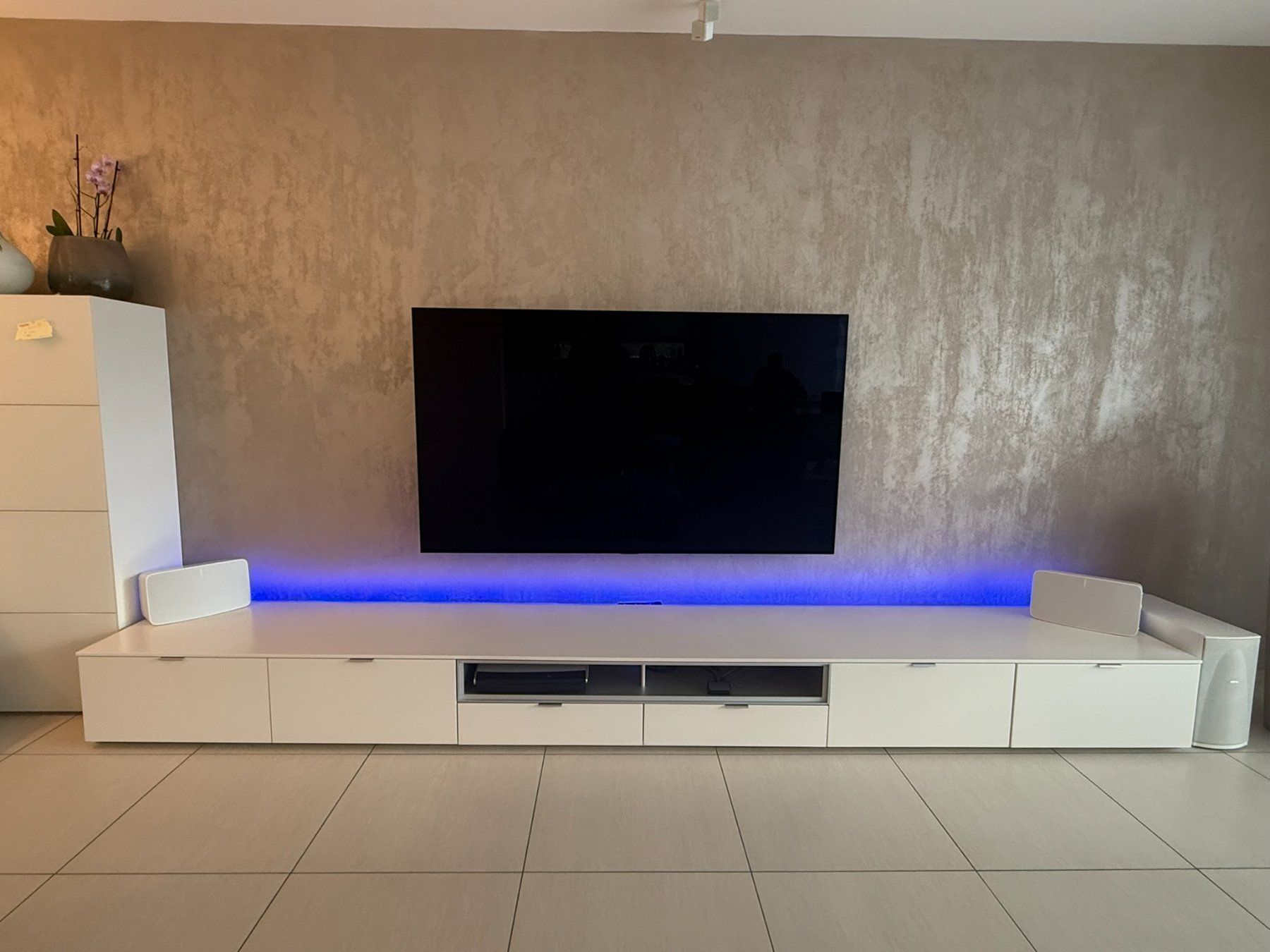 TV Möbel: High-End FORMER TV-Möbel / Lowboard – Neu (gemäss Beschreibung) aus Uster von Saferr