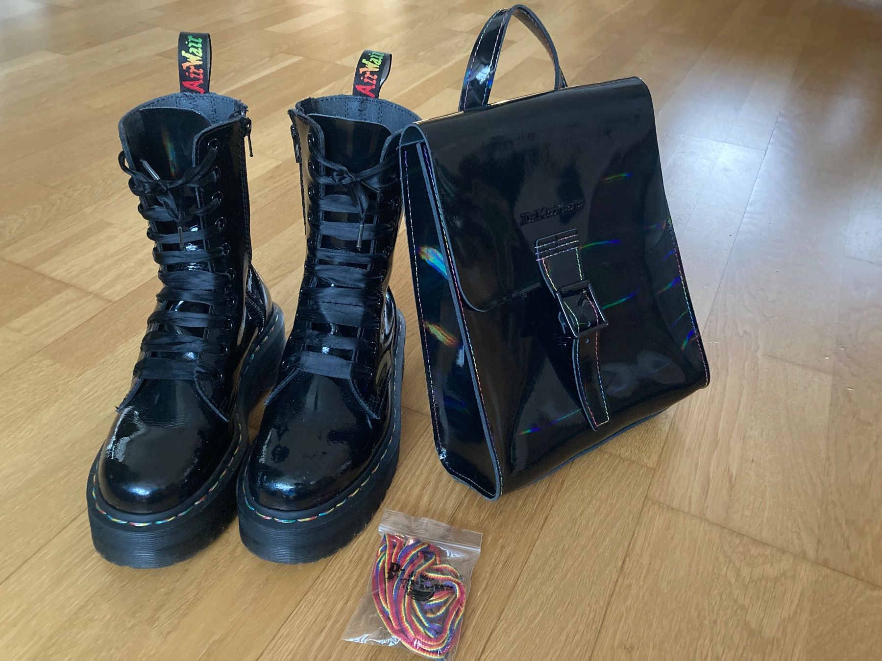 Dr. Martens Scarpe da donna: Dr. Martens Jadon Hi und Rucksack Set – Usato da Hitzkirch venduto da eve_may