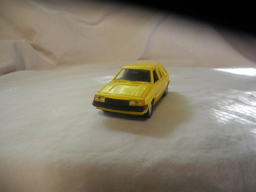 Yonezawa Diapet Mazda Familia Rotary Coupe 173 – 1/43