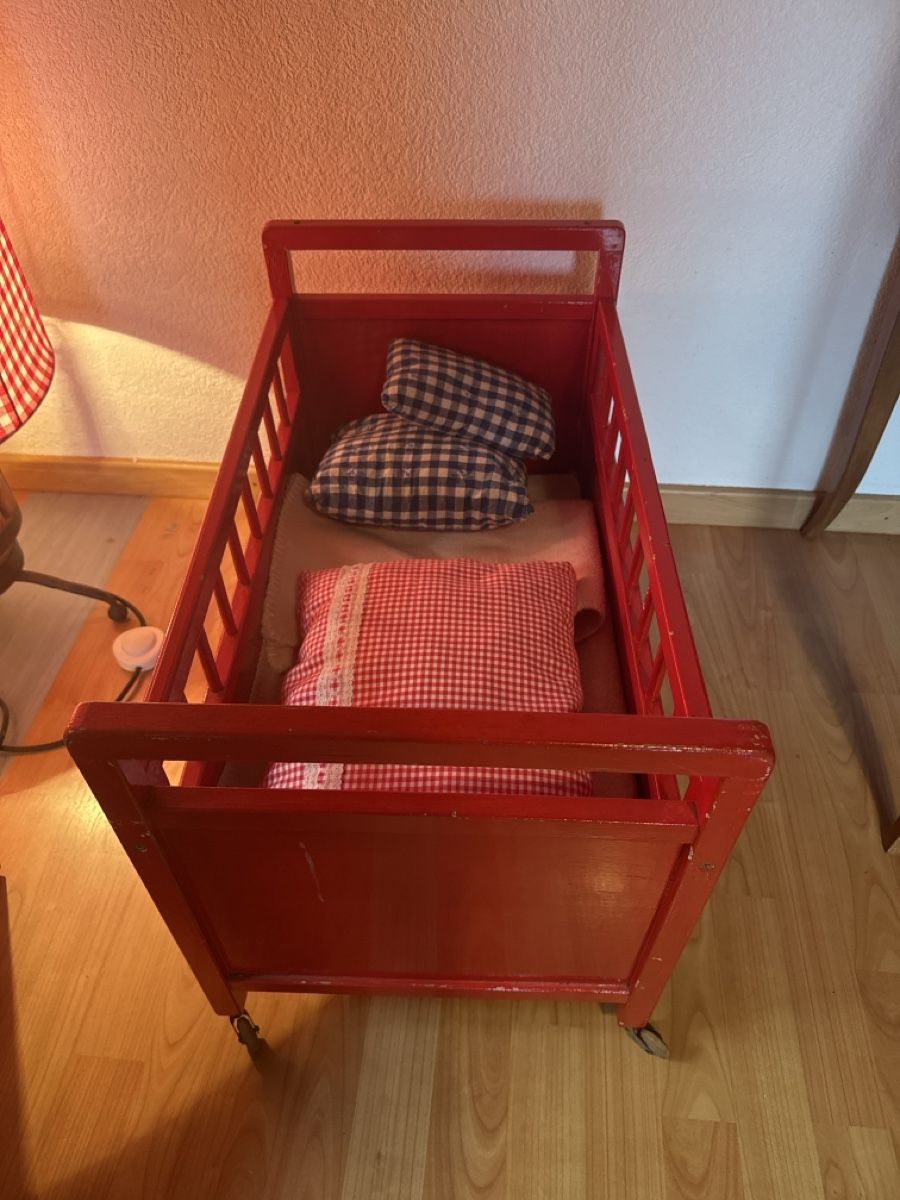 Giocattoli: Puppenbett  – Usato da Matten(St.Stephan) venduto da ren_r8tw