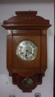 Wanduhr Holz Pendeluhr antik guter Zustand