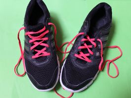 Schöne ADIDAS Turnschuhe Damen Grösse 39 1/3