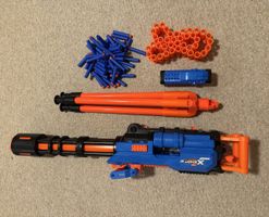 X-Shot Spielzeugblaster mit Stativ und viel Zubehör