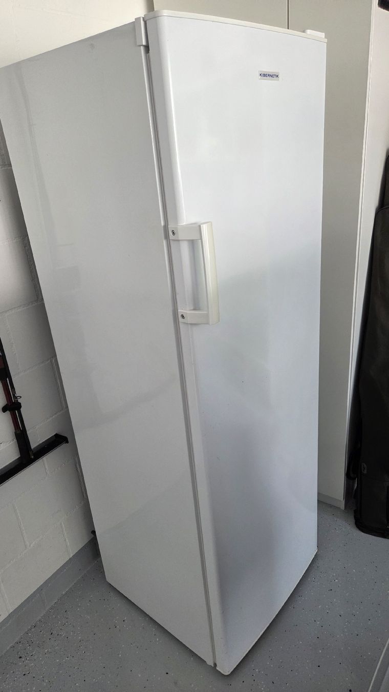 Congelatori: KIBERNETIK Gefrierschrank TK245L Schubladen 212L – Usato da oftringen venduto da anma08 2