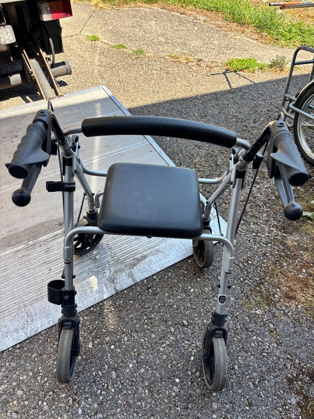 Gehhilfen: Rollator – Gebraucht aus Pfyn von Allround-Stephan
