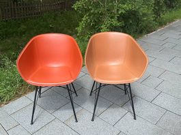 4 Echtleder-Stühle mit Untergestell (NP: CHF 2000.00)