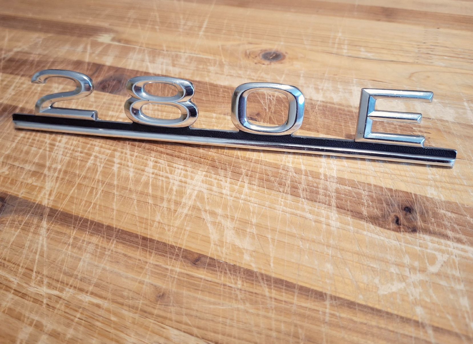 Mercedes-Benz Tutti pezzi di ricambio auto: Mercedes Benz W123 ,,280E" Emblem – Usato da Triesen venduto da BLACKSHEEP75 1