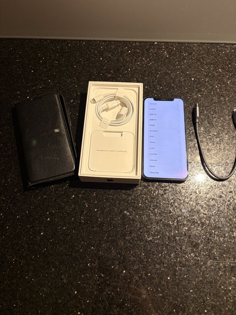 Apple Portables: iPhone 12 128 – D'occasion à St- Blaise par Gian73