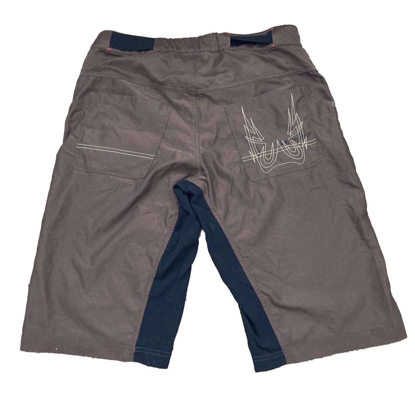 Pantaloni: brown shorts with nice stitching – Usato da Zürich venduto da deflipper