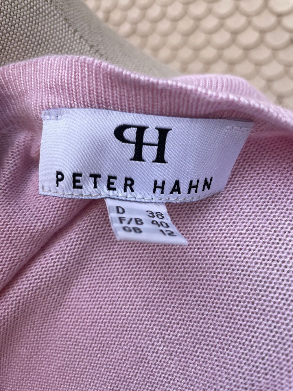Peter Hahn Giacche: Geschmeidiges PETER HAHN Strickjäckli Gr. 38 – Usato da Frasnacht venduto da GracyStore 2