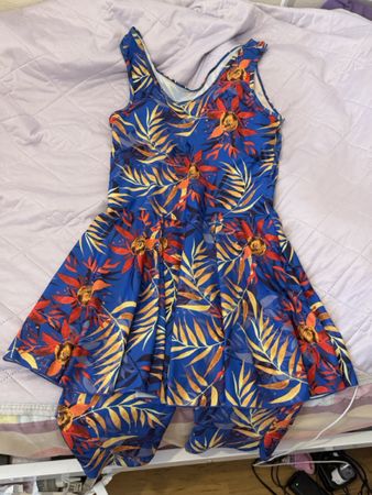 Badekleid mit integrierter Hose blau floral gemustert