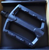 Pédales de vélo neuves et robustes pour toutes saisons!