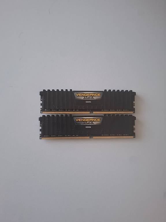 Memoria / RAM: RAM (24 Gigabyte DDR 4) – Usato da Lupsingen venduto da Claudine1978