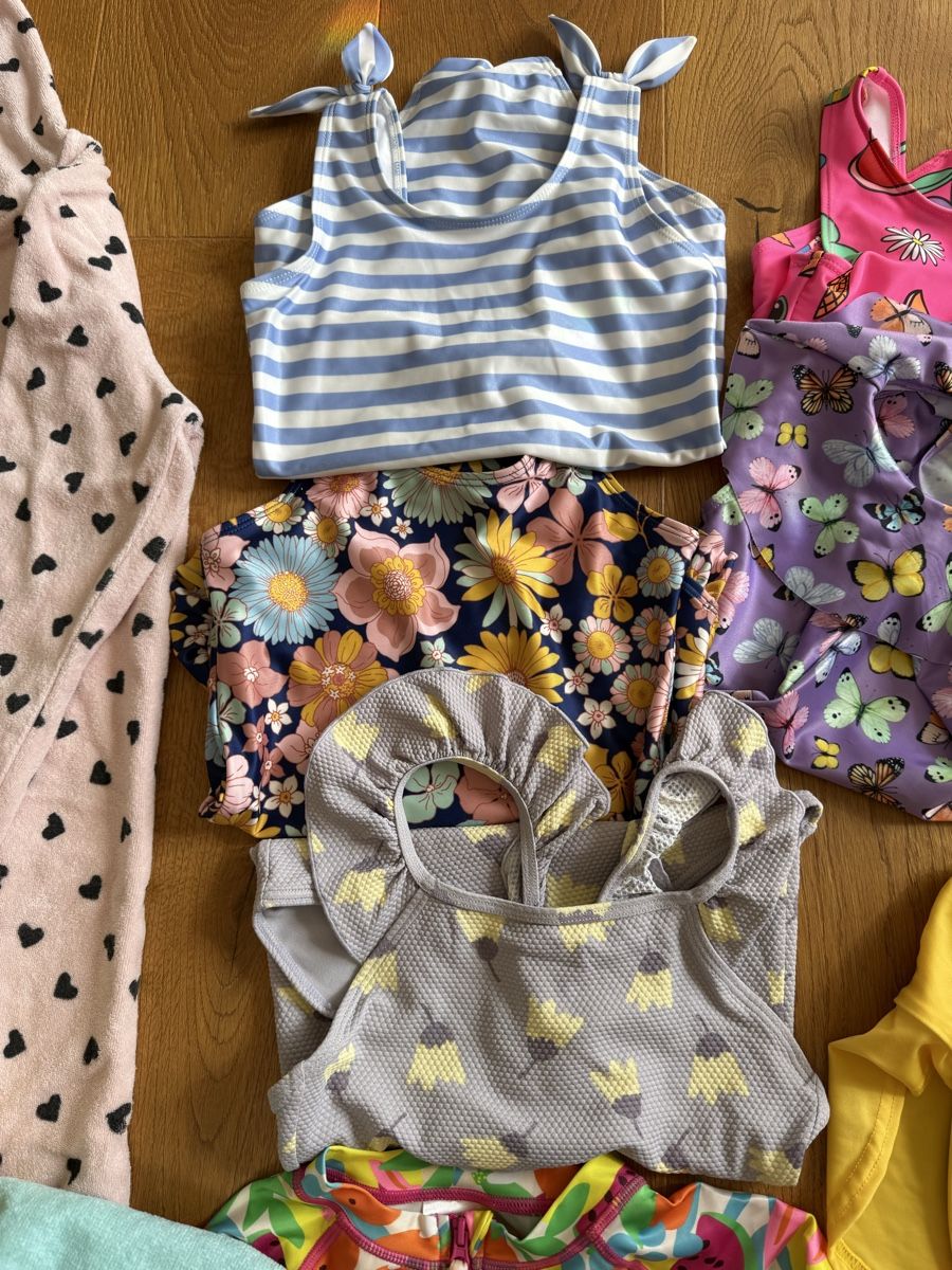 Lotti & Set di vestiti: Badekleiderpaket Grösse 122/128 – Usato da Hünibach venduto da Tamae0 4
