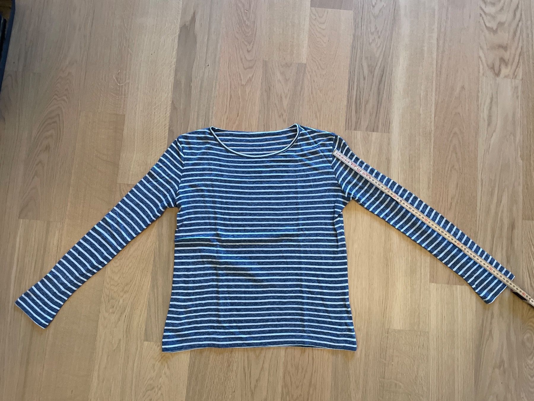 T-shirt: Langarm Tshirt S – Usato da Basel venduto da pilzliii 1