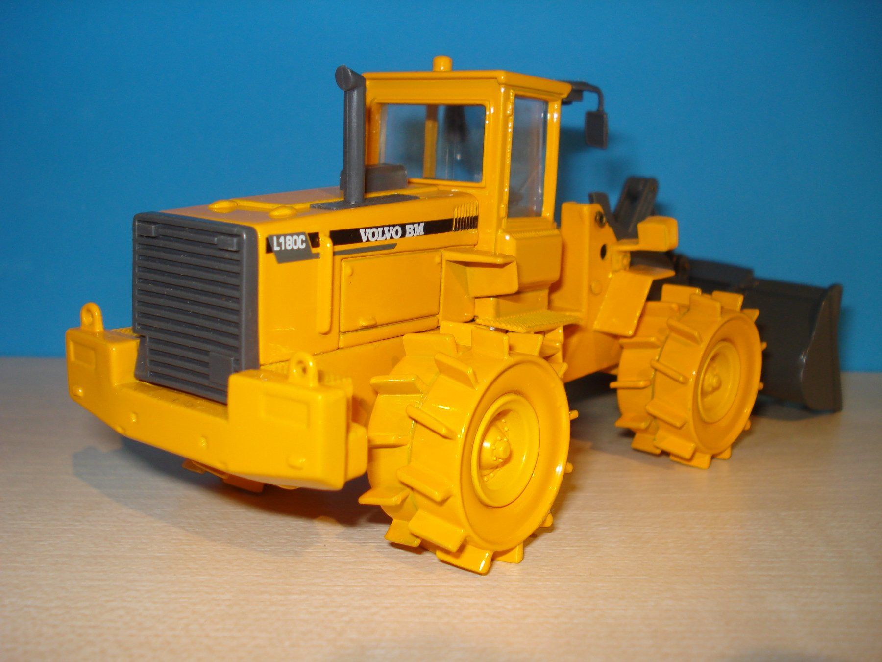 Modellbausätze & Standmodelle: VOLVO BM L 180 C Radlader / Compactor – Neu (gemäss Beschreibung) aus Mitlödi von worker04 3